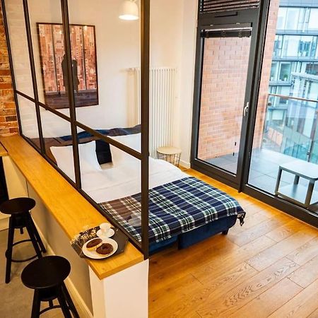 Chic Apartment In Historic Koneser Area 바르샤바 외부 사진