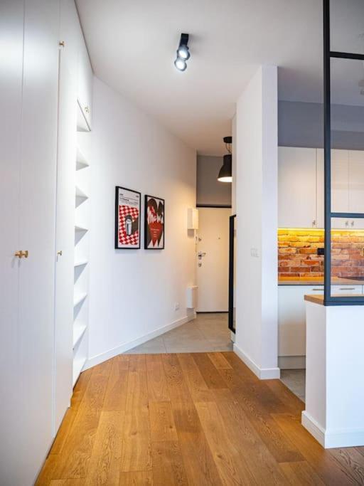 Chic Apartment In Historic Koneser Area 바르샤바 외부 사진