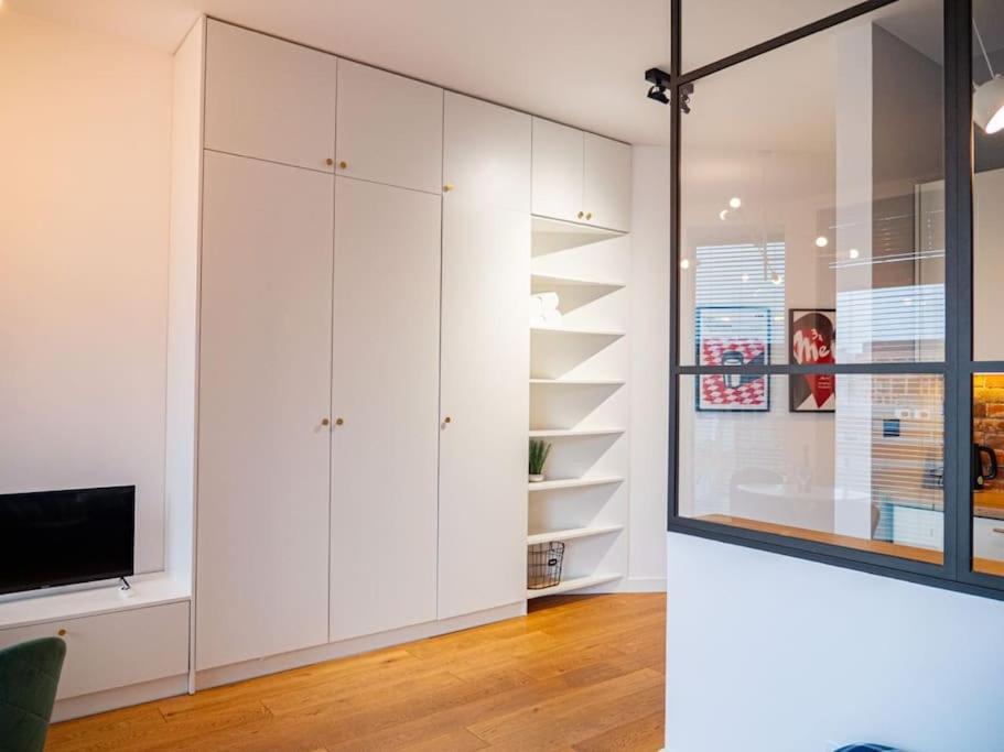 Chic Apartment In Historic Koneser Area 바르샤바 외부 사진