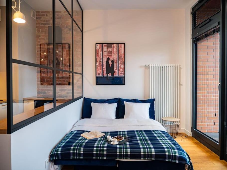 Chic Apartment In Historic Koneser Area 바르샤바 외부 사진