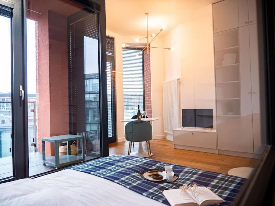 Chic Apartment In Historic Koneser Area 바르샤바 외부 사진