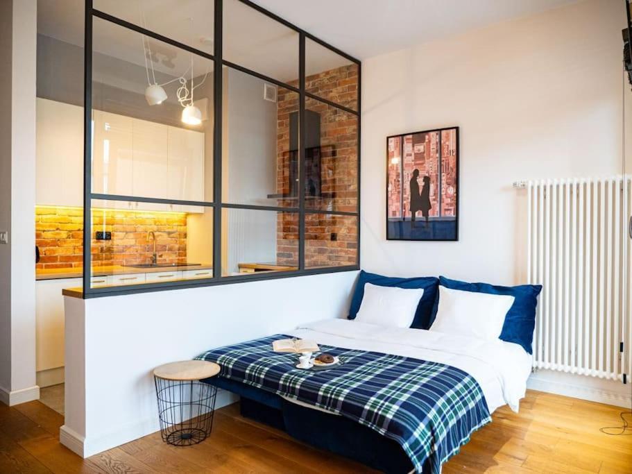 Chic Apartment In Historic Koneser Area 바르샤바 외부 사진