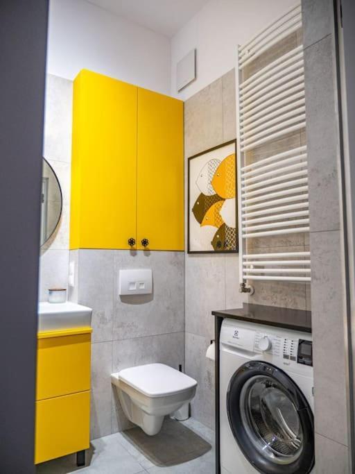 Chic Apartment In Historic Koneser Area 바르샤바 외부 사진