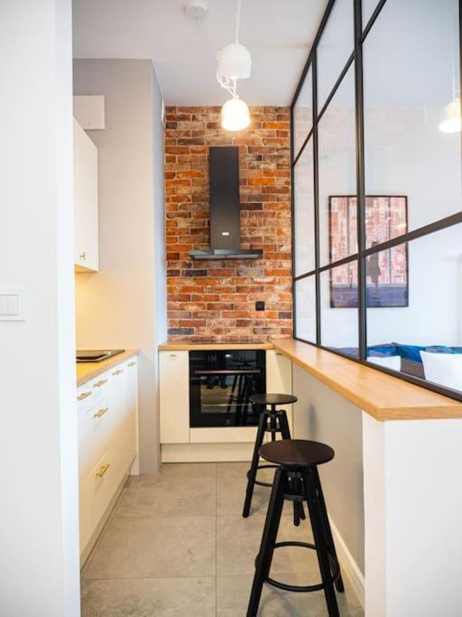 Chic Apartment In Historic Koneser Area 바르샤바 외부 사진